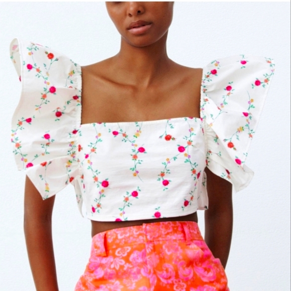 Zara Tops - Zara Floral Print Crop Top Sz M NWT